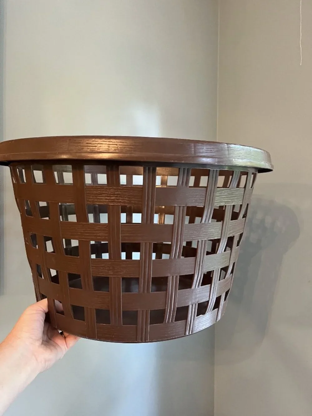 Vintage Rubbermaid Laundry Basket Hamper Brown Woven Weave Round 2966